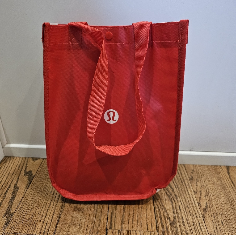 Lululemon reusable snapclosure bag
